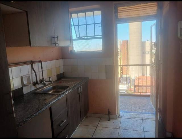 1 BEDROOM APARTMENT FOR SALE IN HILLBROW